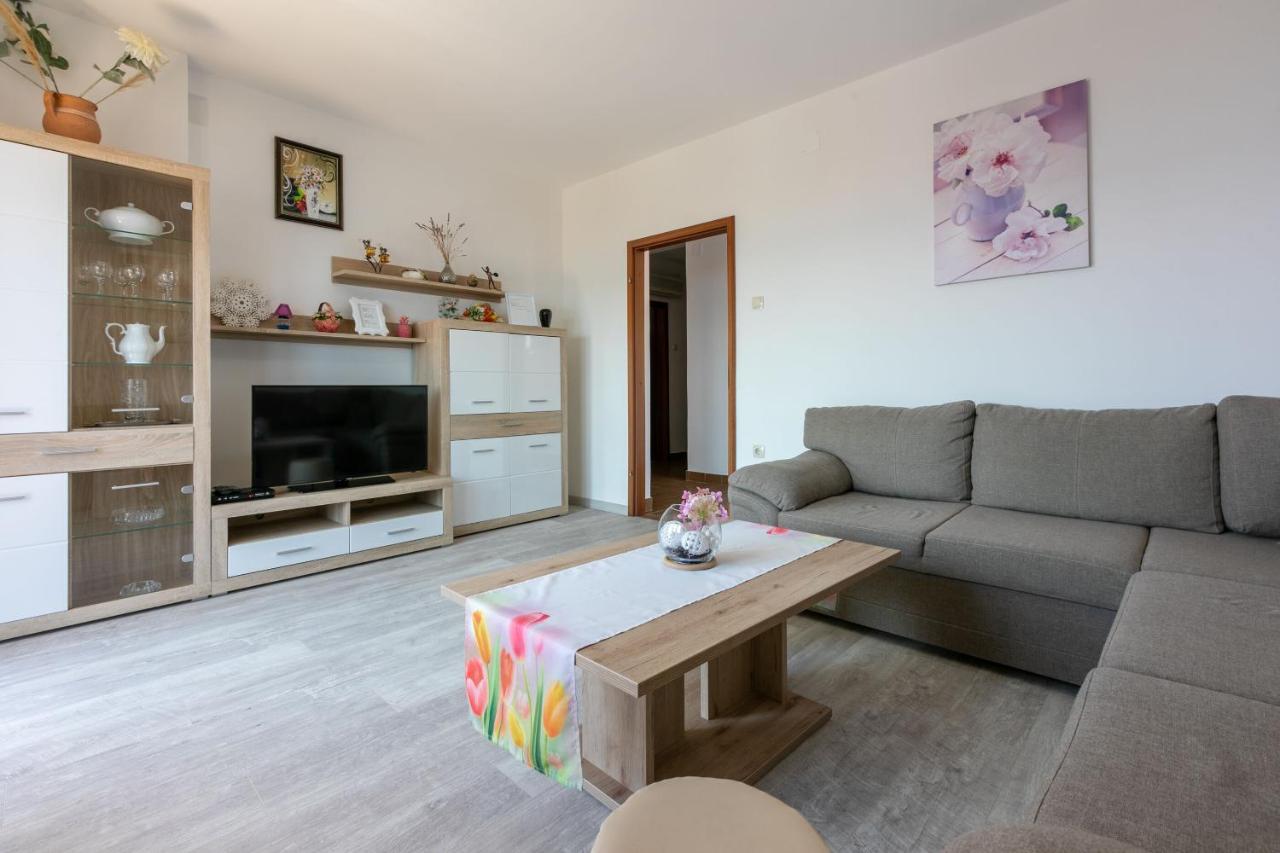 Apartments Melita Dramalj Eksteriør bilde