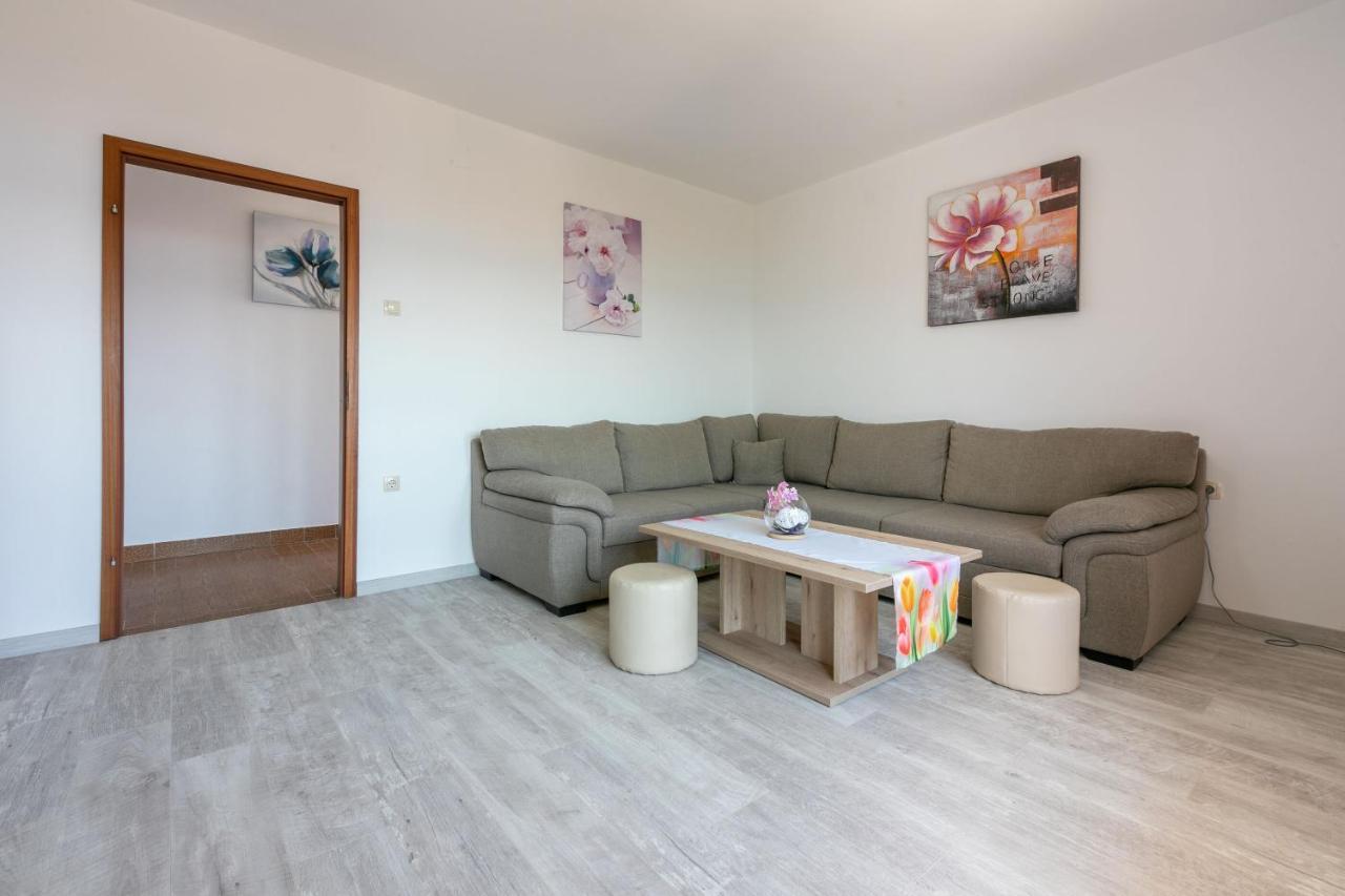 Apartments Melita Dramalj Eksteriør bilde